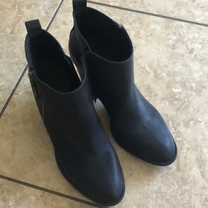 Black boots with zipper detail size 9.5